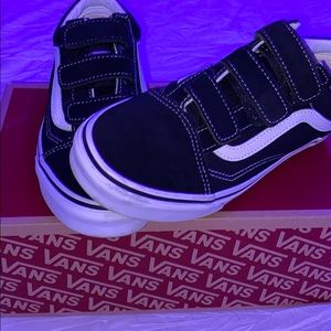 Cute old school velcro vans!